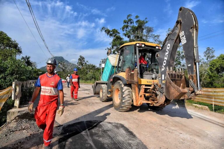 Funcionários de obras de Maricá